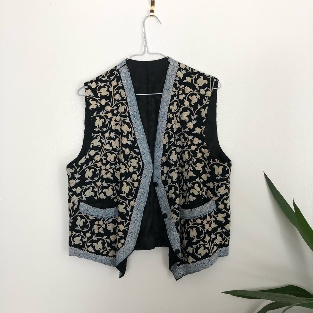 ✨New Price✨Vintage style vest / Hand broderie